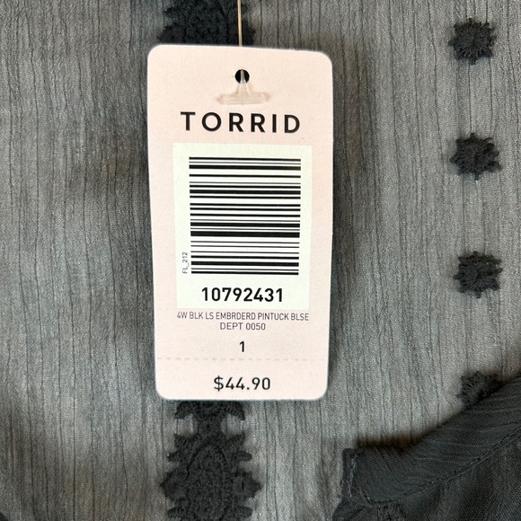 NWT‎ Torrid Womens Black Floral Embroidered Pintuck Blouse Plus Size Sheer Top - Picture 5 of 9
